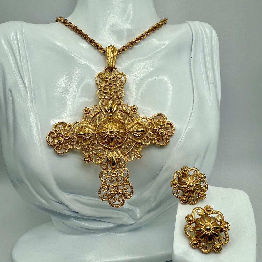 Vintage CROWN TRIFARI Filigree CROSS Necklace Earring Set Pendant Gold Tone 28”